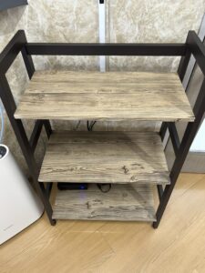 待合室に口腔ケア製品棚（仮）を設置したしました。